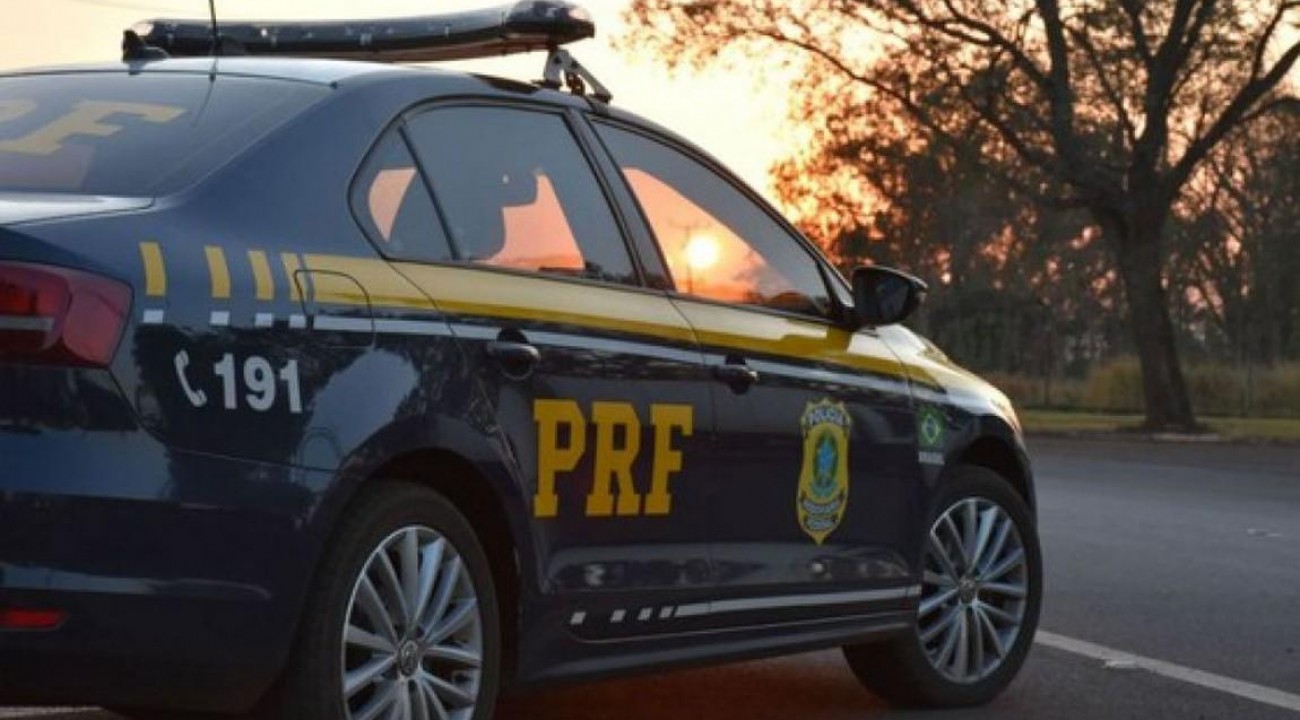 Homem viaja quase 500 km pendurado em caminhão em SC.