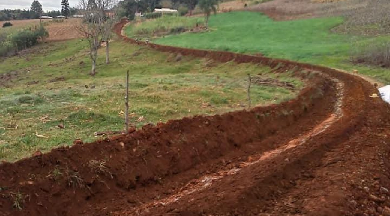 Itatiba do Sul: Mais uma rede de água sendo construída.