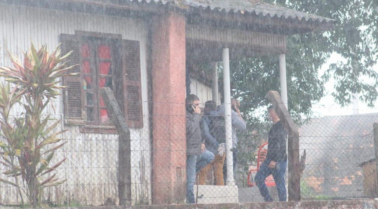 Menino que passou quatro horas de refém em Passo Fundo é libertado.