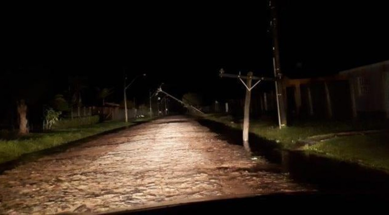 Pelo menos 49 mil pontos seguem sem luz no RS.