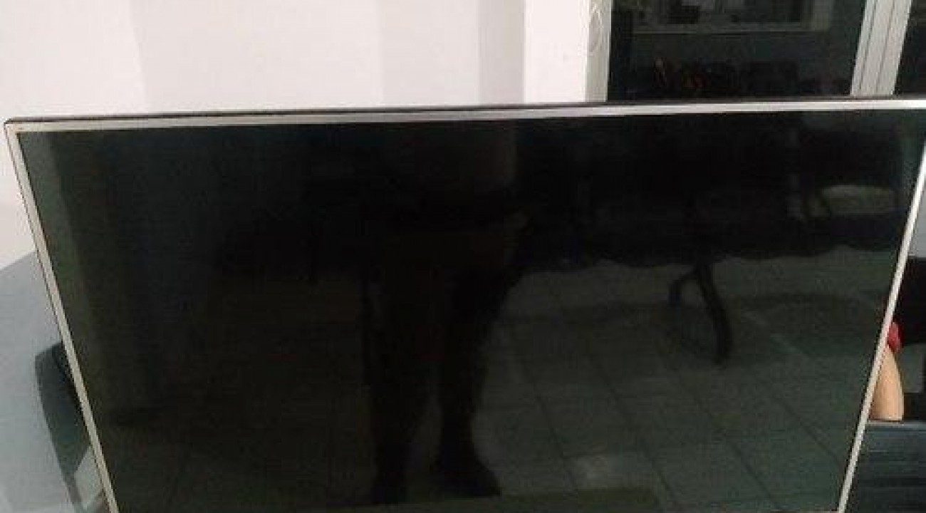 Homem recolhe televisão para cobrar dívida e é preso em Chapecó (SC).