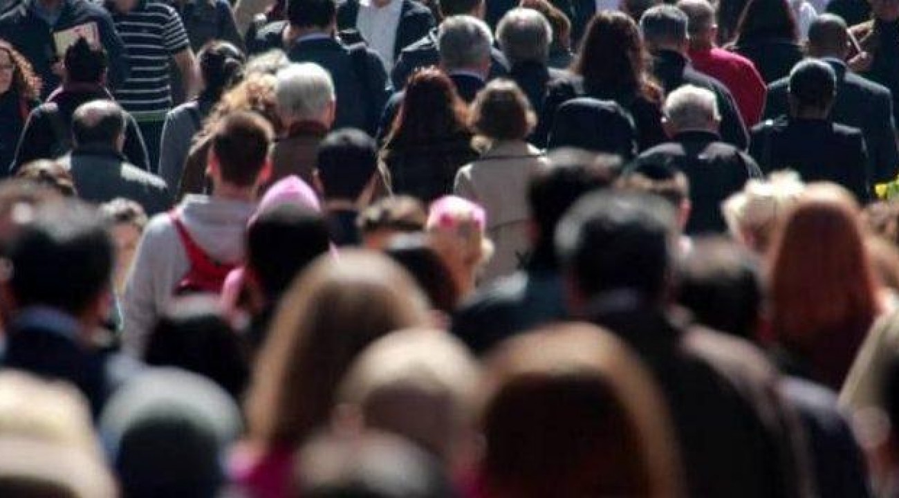 População do Brasil passa de 211,7 milhões de habitantes, estima IBGE.