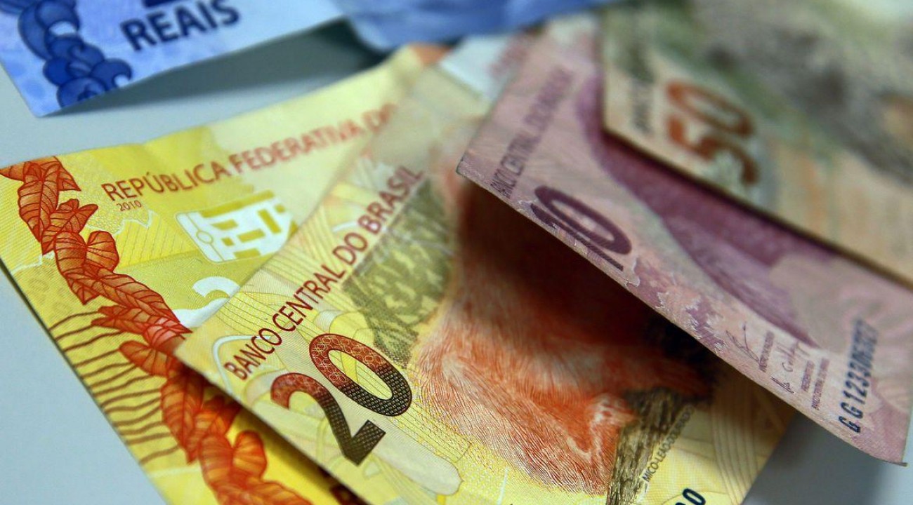 Salário mínimo do brasileiro deverá chegar a R$ 1.087 em 2021.