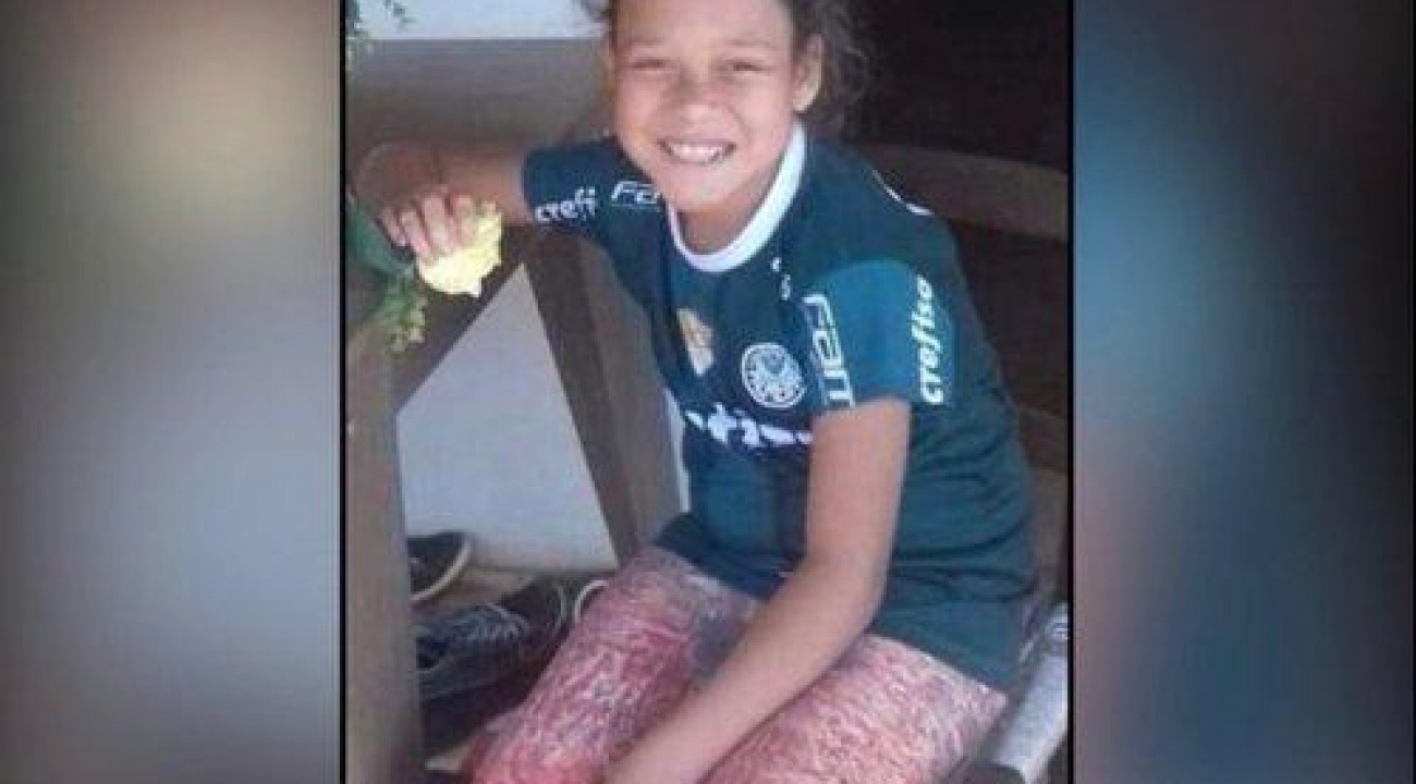 Adolescente de 13 anos morre em piscina plástica.
