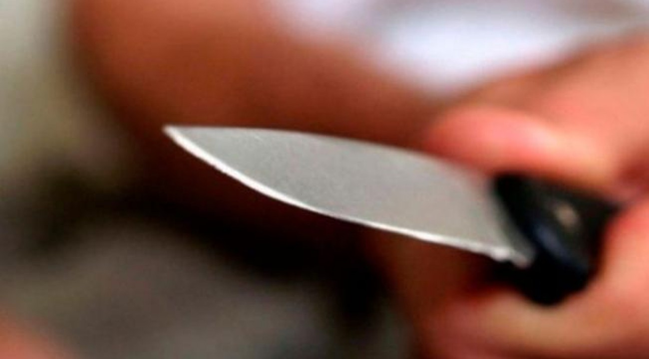 Mulher sonhar que era traída e esfaqueia marido.