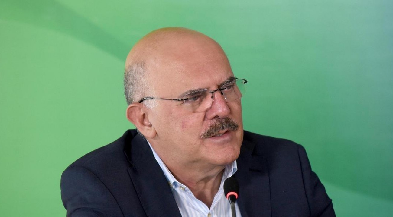 Ministro da Educação reforça pedido para vacinação de professores.