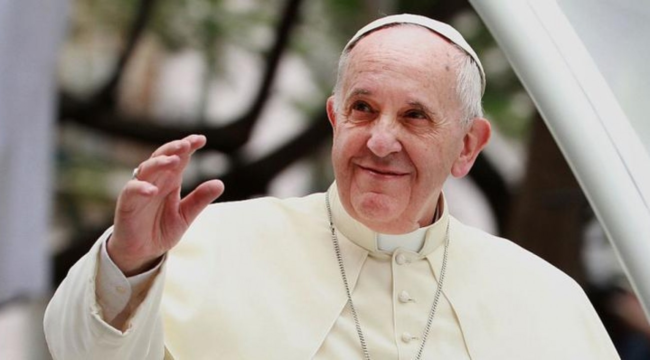 Papa Francisco passa por cirurgia e reage bem a procedimento.