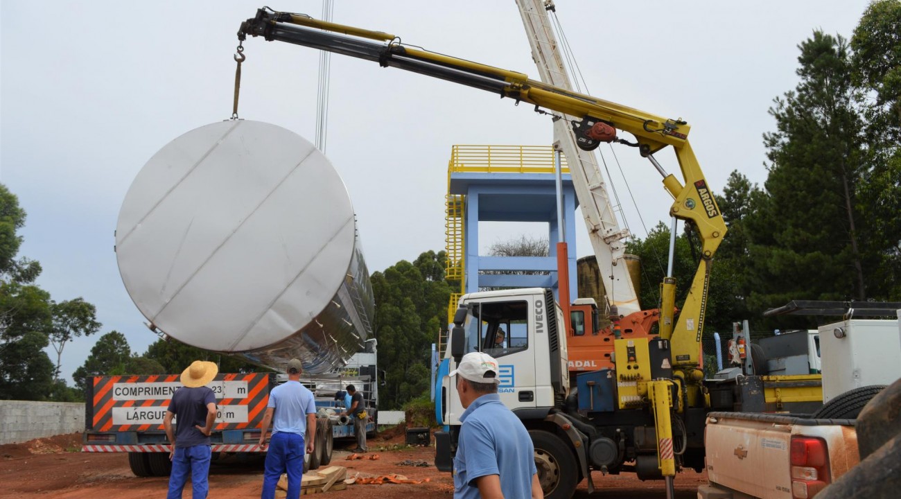 Novo reservatório da CORSAN é instalado em Erval Grande.