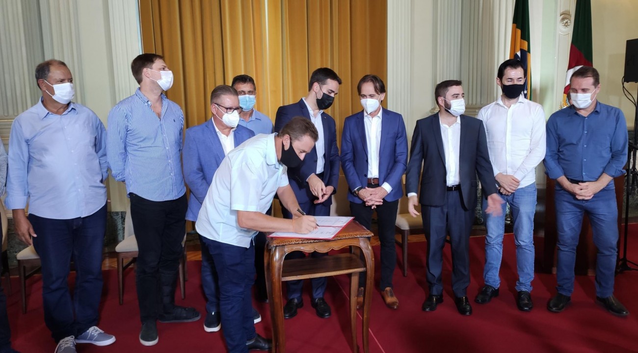 Assinado convênio para ligação asfáltica entre 4 municípios.