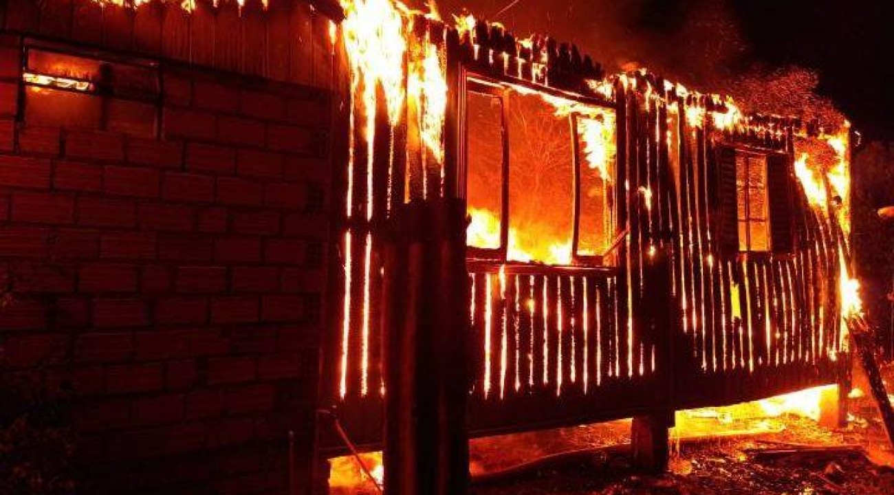 Casa é consumida pelo fogo no interior de São Valentim.