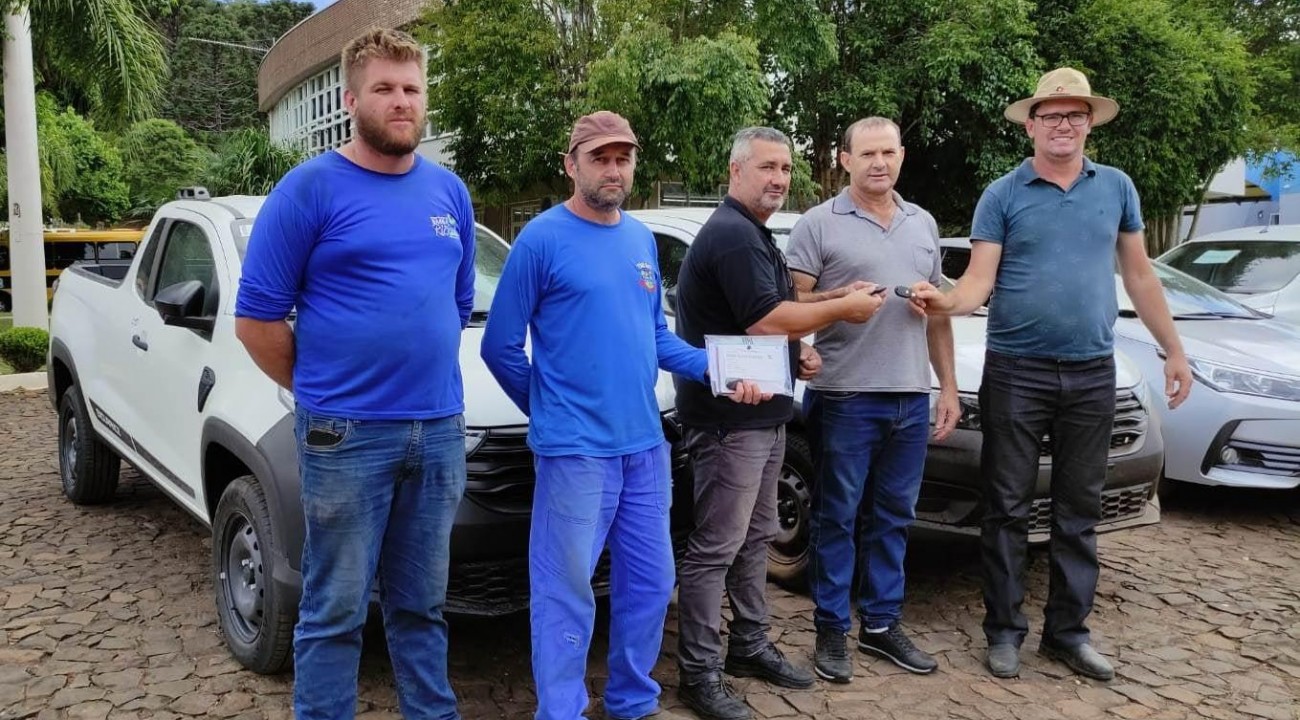 Barra do Rio Azul adquire veículos para o setor agrícola.