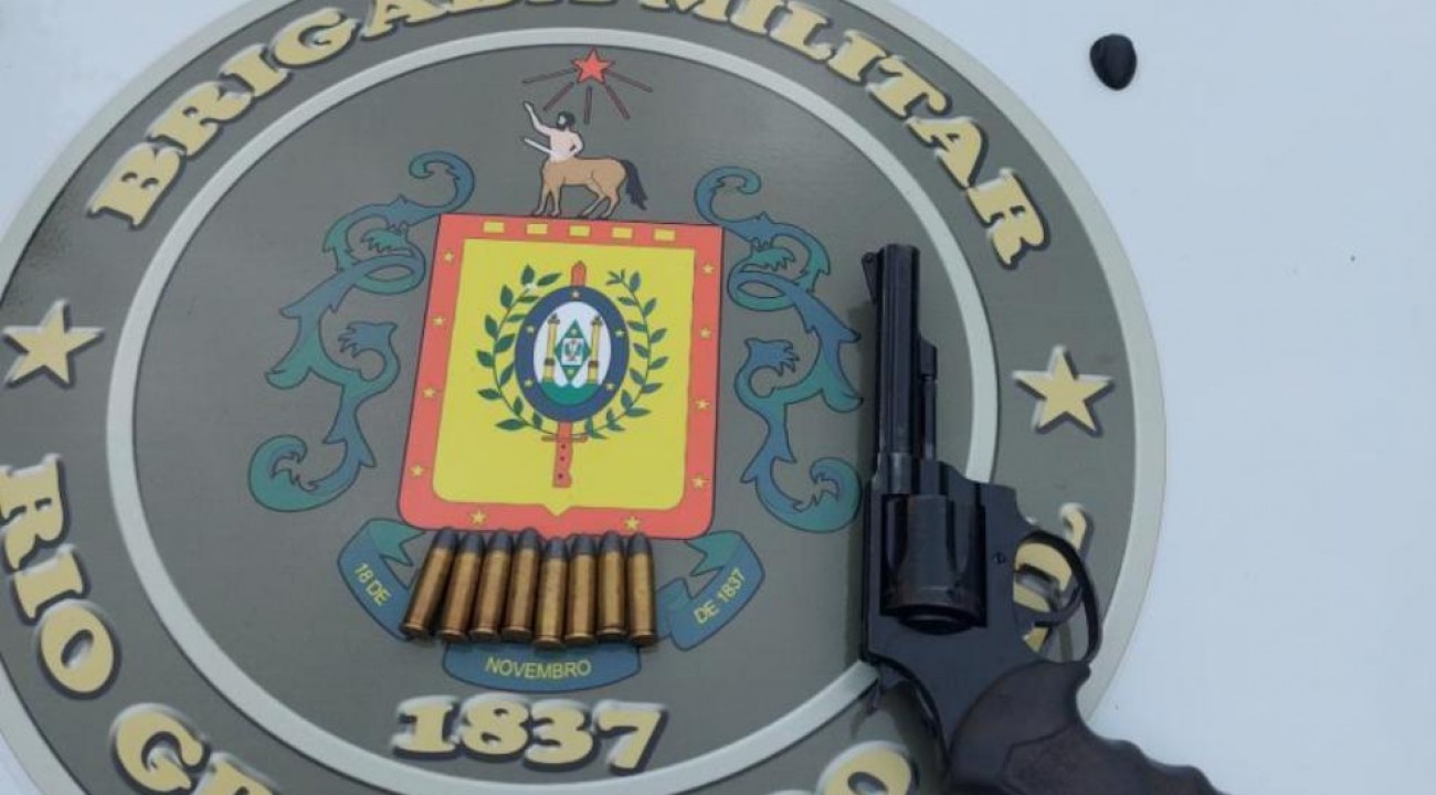 Polícia encontra arma de fogo e munições na cidade de Itatiba do Sul.