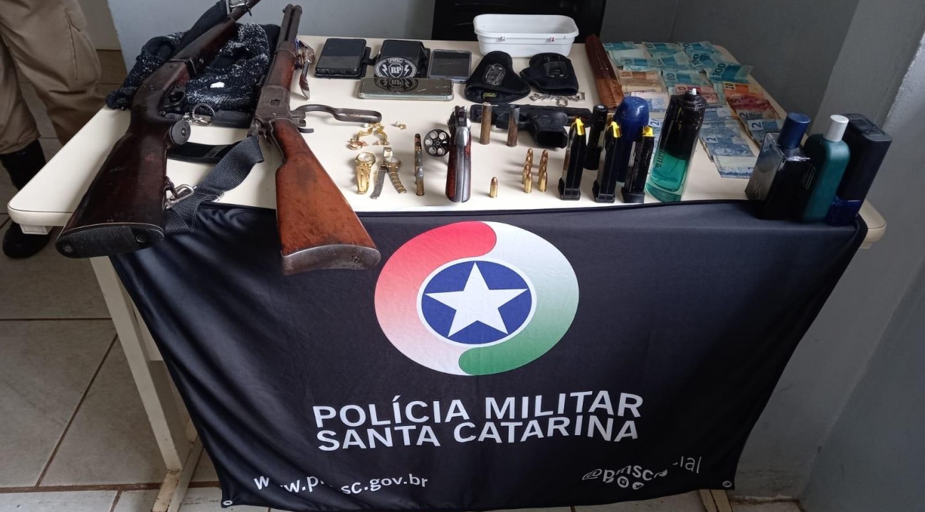 Polícia Militar prende autores de assalto no interior de Paial - SC.