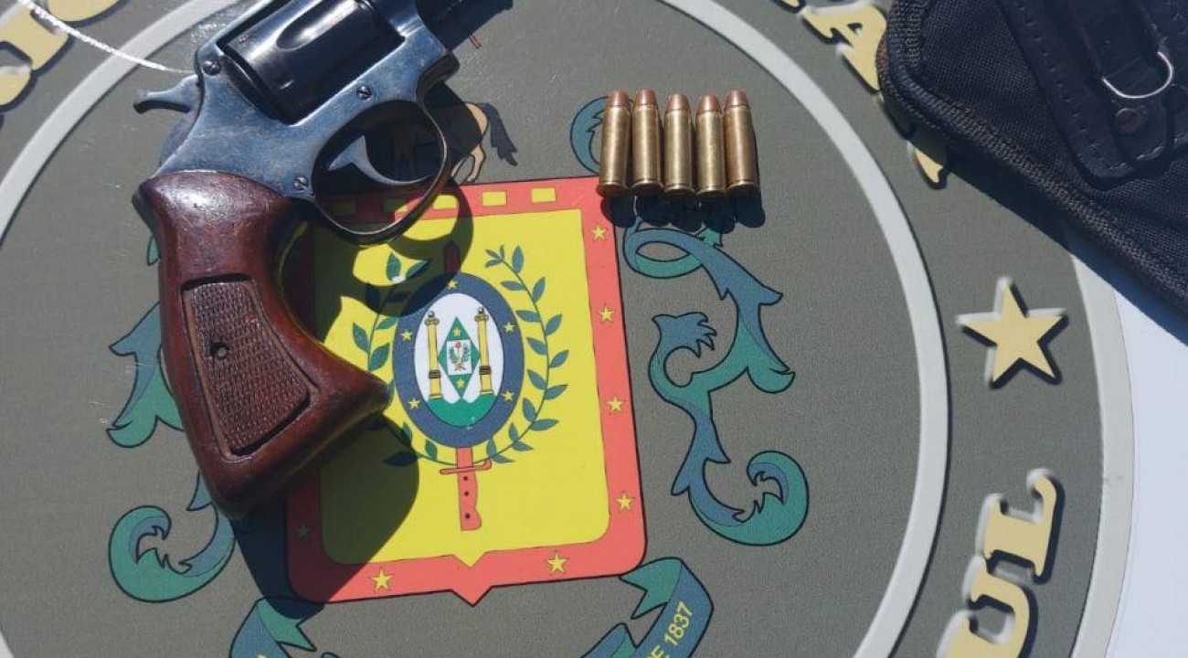 Prisão por posse ilegal de arma de fogo no Interior de Itatiba do Sul.