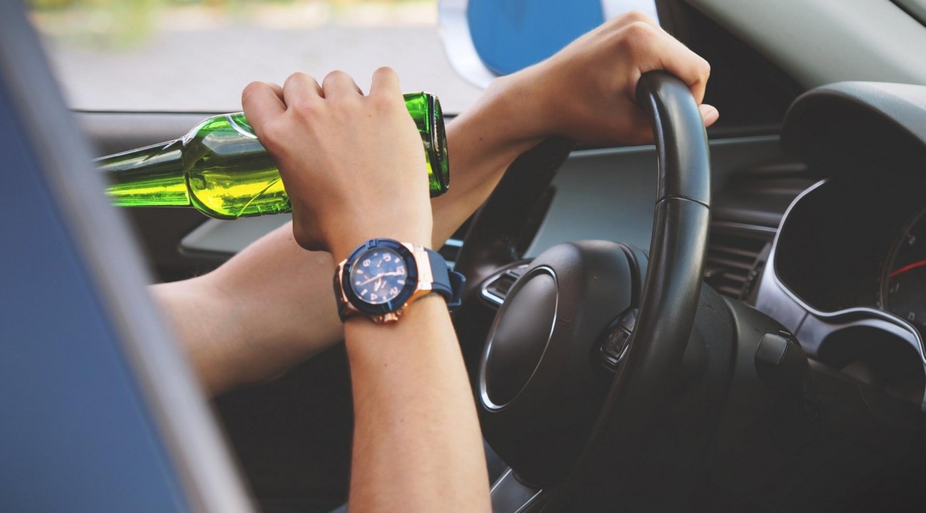 Mistura de álcool e direção causa uma morte por hora no Brasil.