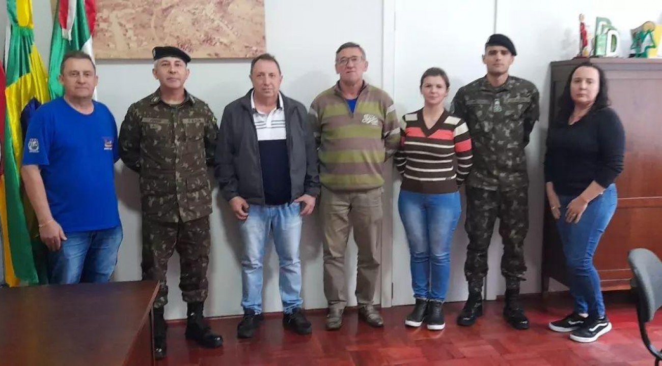 Itatiba do Sul recebe visita do posto de recrutamento do exército.