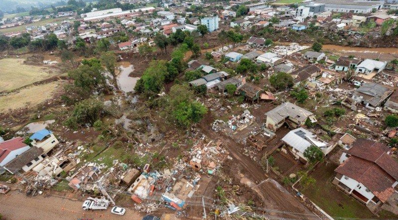 Governo federal anuncia auxílio de R$ 741 milhões para cidades gaúchas atingidas pelo ciclone.