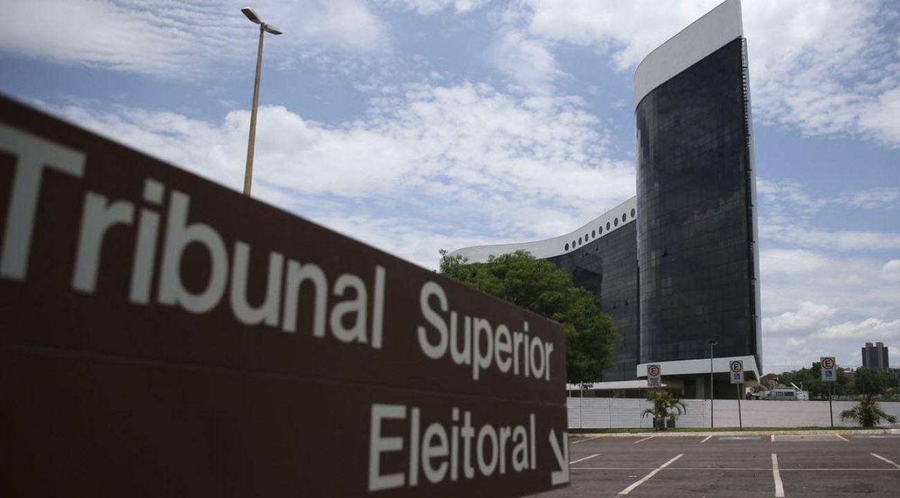 TSE exclui Forças Armadas do grupo de fiscalização das eleições.