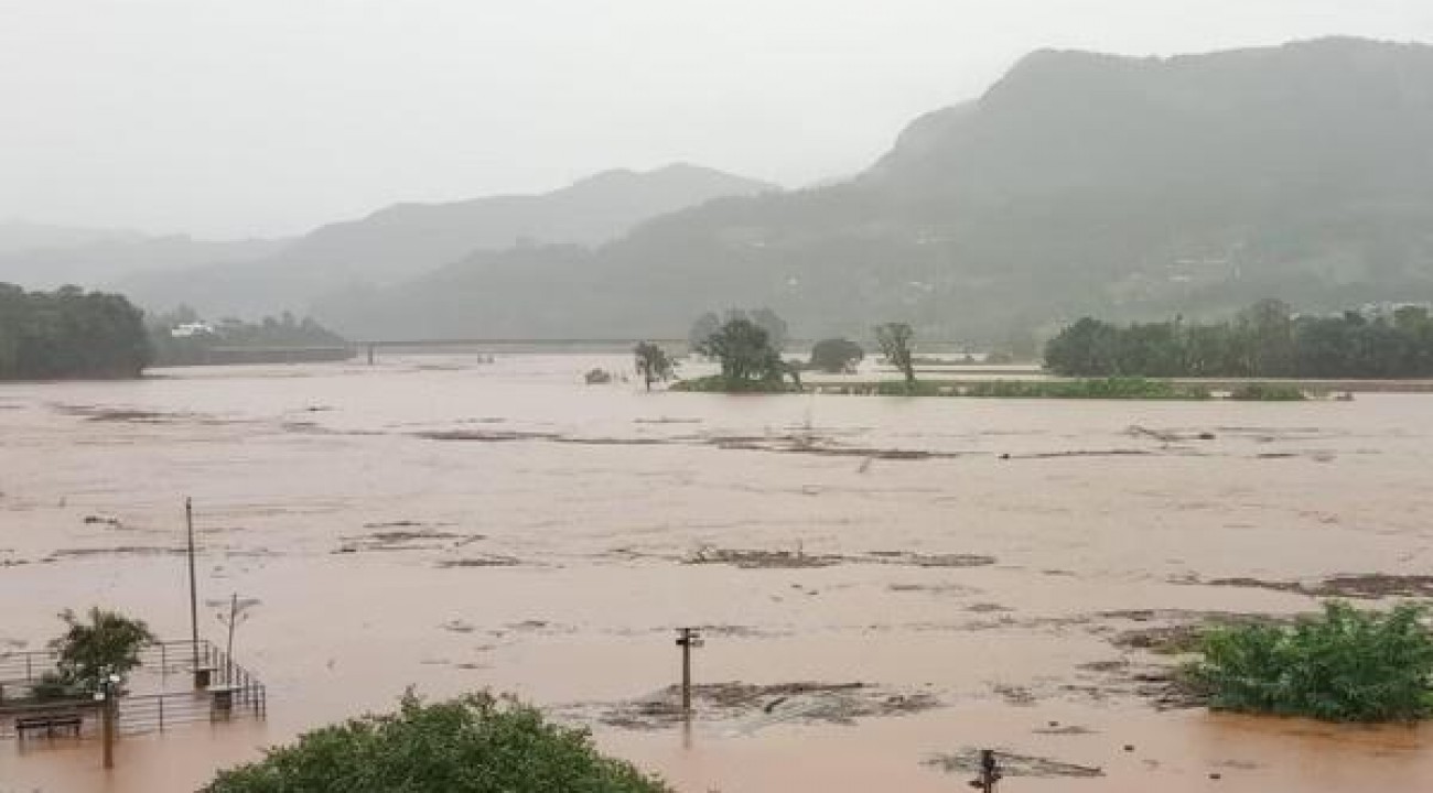 Sobe para 13 o número de mortos no Rio Grande do Sul após temporal.