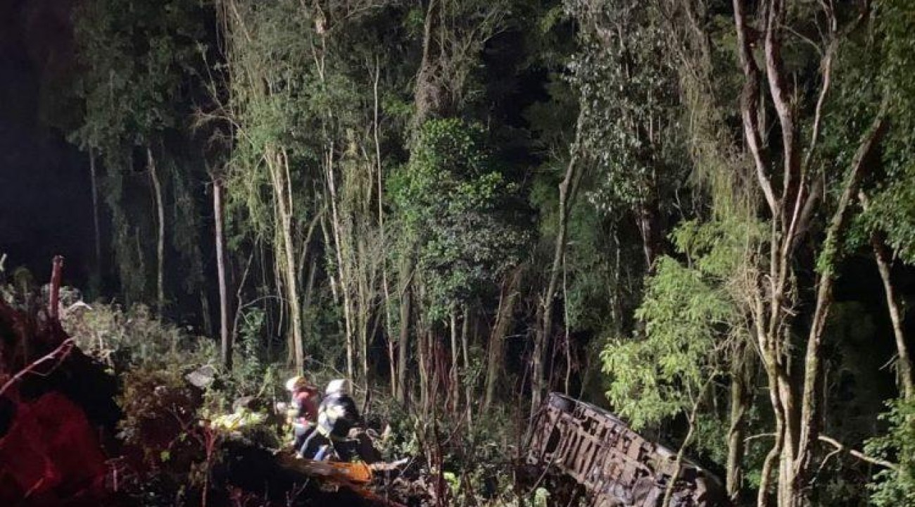 Acidente de trânsito envolve Van da Banda Nave Som em Alto Bela Vista