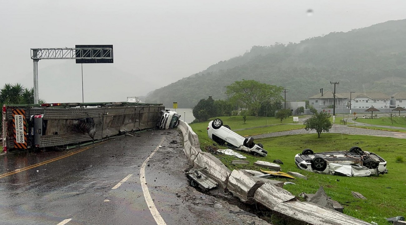 Acidente envolvendo carreta bloqueia temporariamente ponte no Goio-ÊN