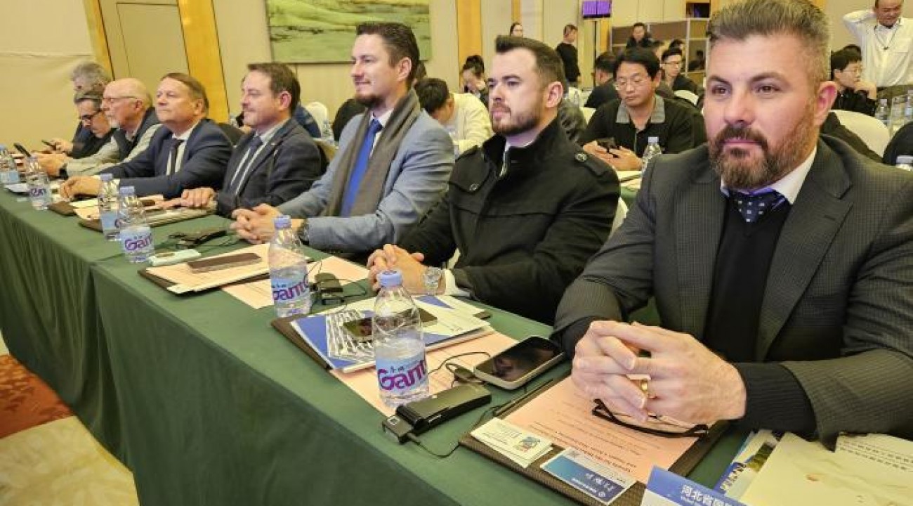 Famurs participa de reunião com a província de Hebei, na China