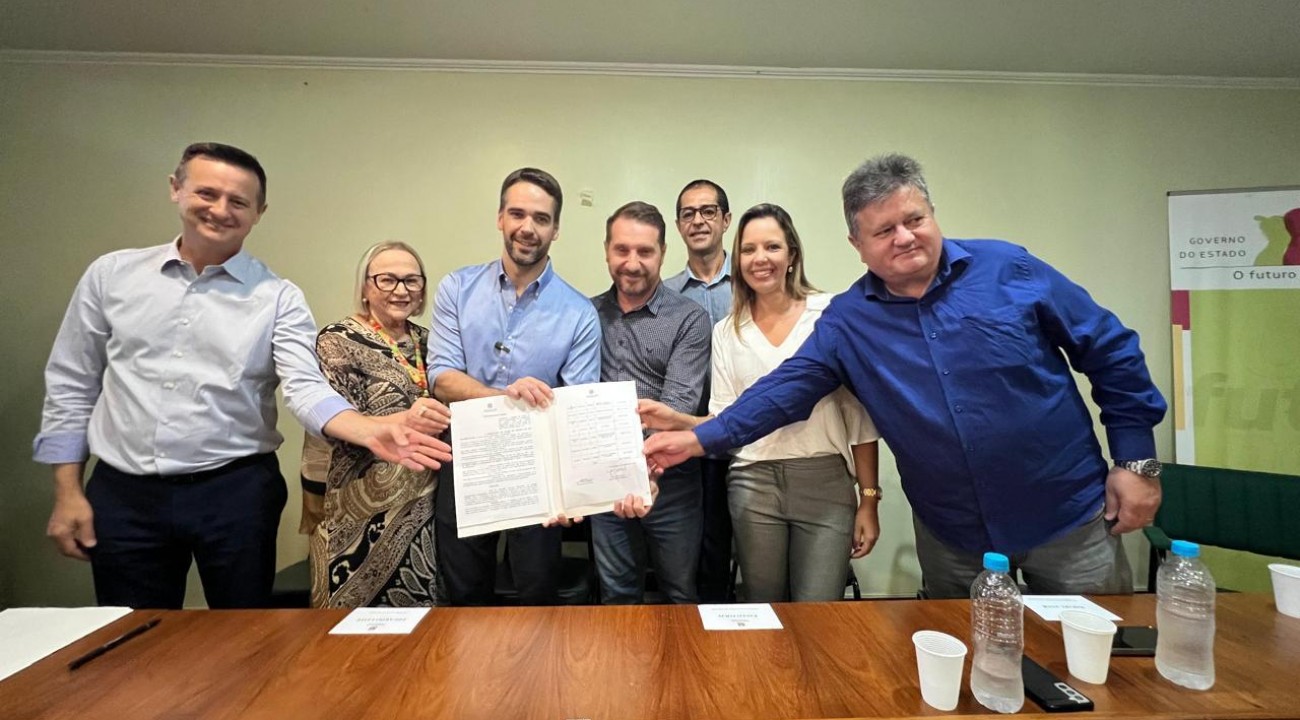 Governador entrega equipamentos e repassa recursos ao Santa Terezinha