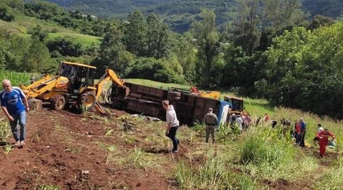 Acidente com ônibus da UFSM deixa mortos e feridos no Vale do Taquari