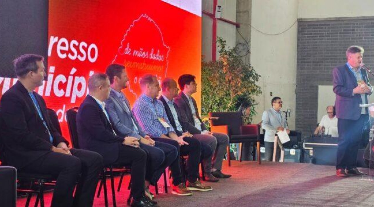 Presidente da AMAU na abertura do 43º Congresso de Municípios do RS