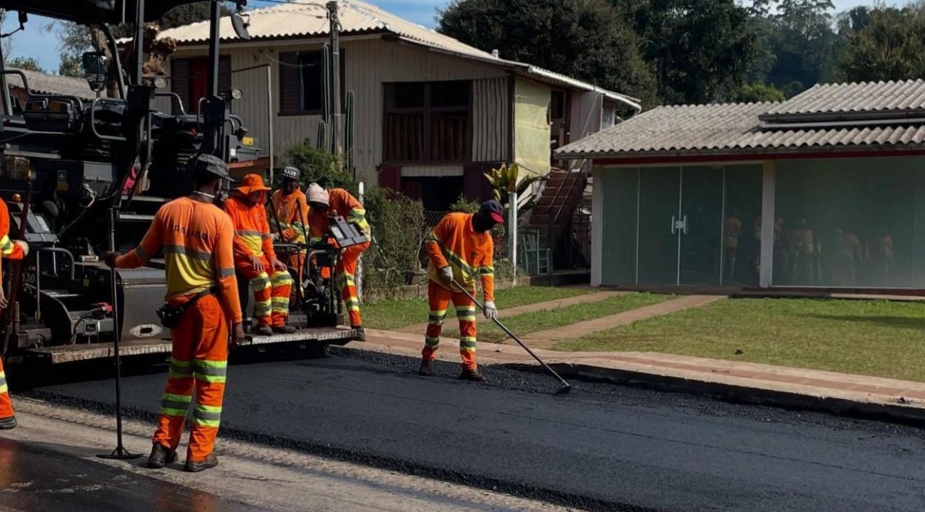 Itatiba do Sul avança em obras de asfaltamento