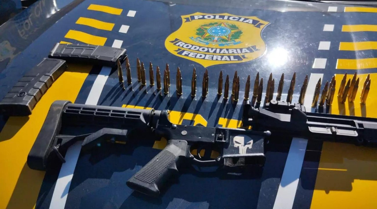 Polícia prende dois homens com fuzil e munição em Sarandi