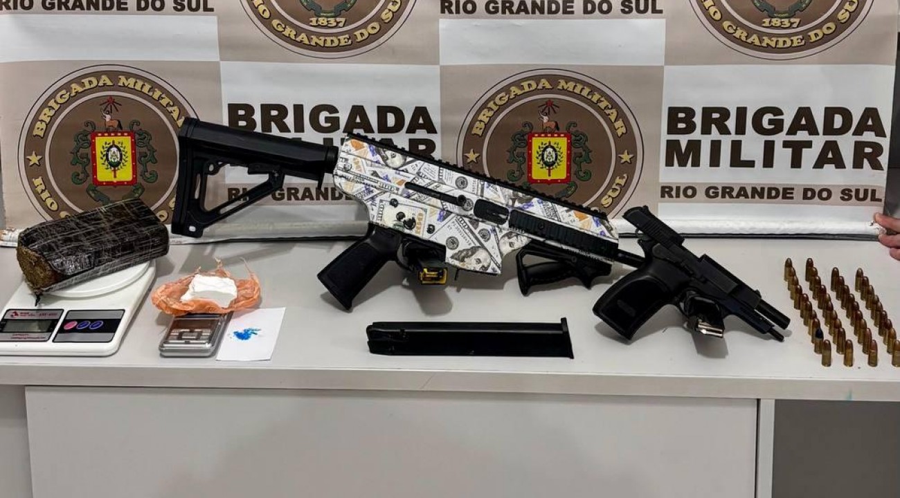 Polícia apreende metralhadora, pistola e drogas em Erechim