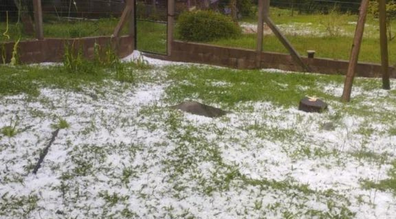Temporal e chuva de granizo na tarde deste domingo em Seara