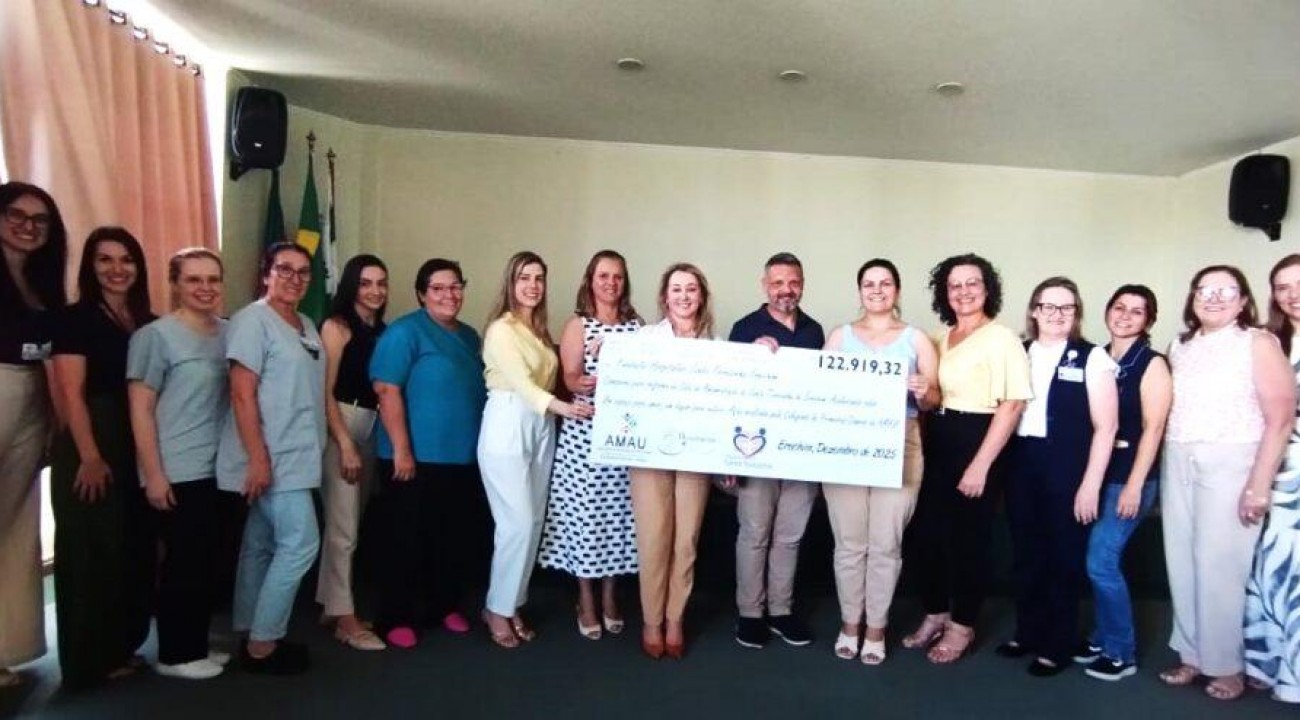 Primeiras-damas da AMAU repassam recursos para o Santa Terezinha