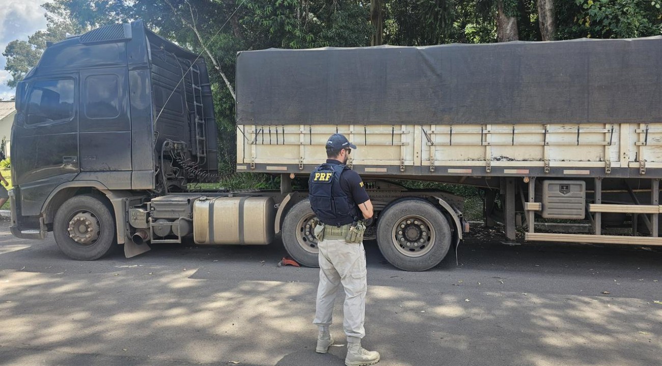 PRF flagra bitrem com freios inoperantes e excesso de peso na BR-153