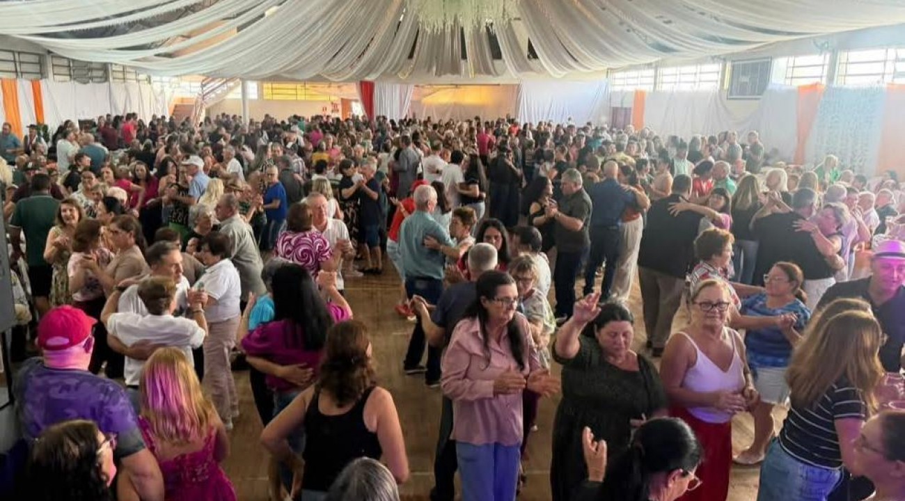 Baile da melhor idade reúne cerca de mil pessoas em Itatiba do Sul