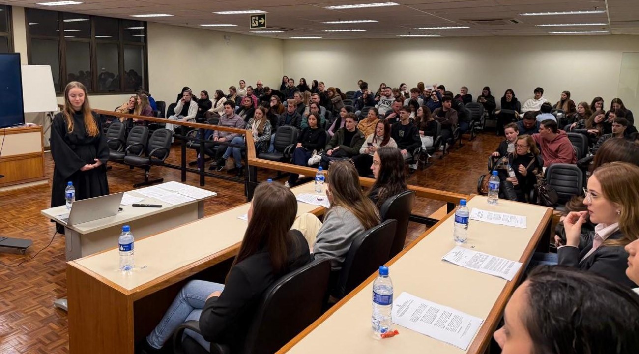Júri Simulado da URI reúne autoridades no Plenário do Tribunal do Júri