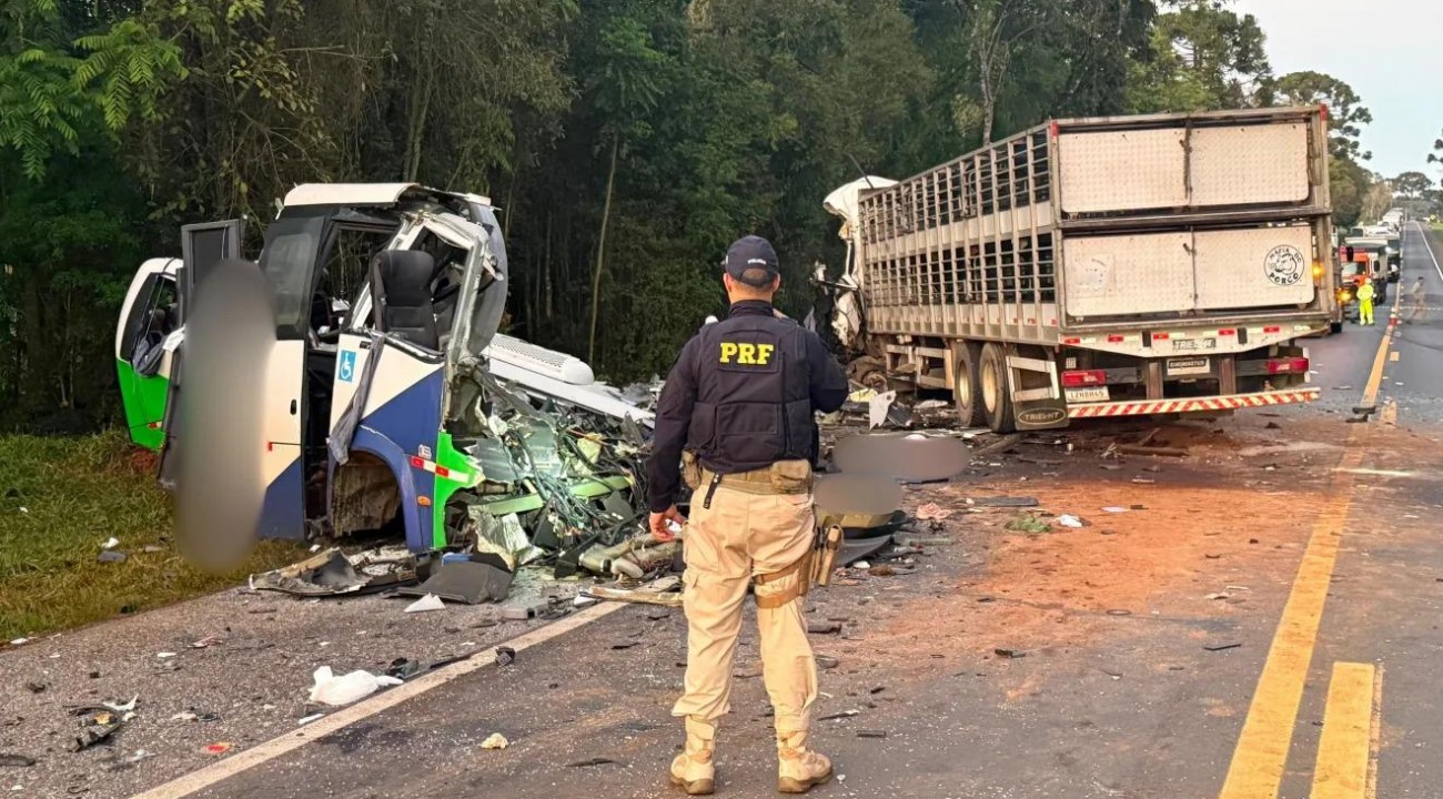 Caminhão de Erechim se envolve em colisão com 23 mortos no Paraná