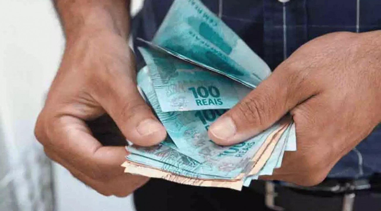 Salário mínimo deve aumentar para R$ 1.741 em 2027