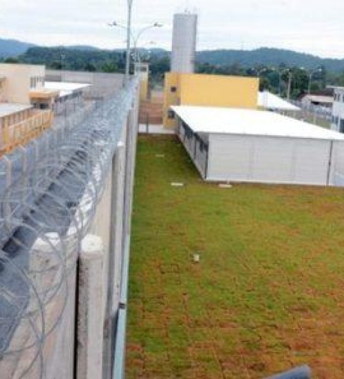 Detento é morto por companheiro de cela dentro do presídio de Chapecó (SC).