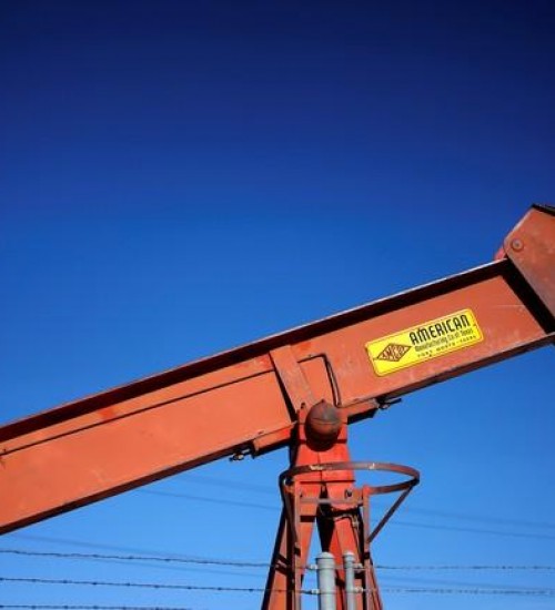 Preço do petróleo americano despenca mais de 90% e atinge menor nível da história.