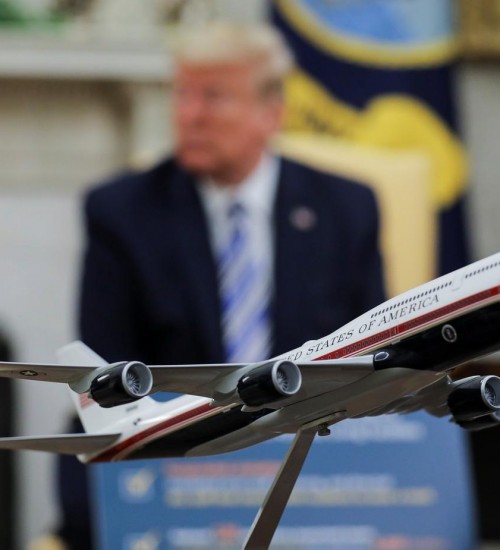 Trump sugere suspender voos entre Estados Unidos e Brasil.
