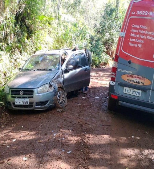 Acidente de trânsito é registrado no interior de Itatiba do Sul.