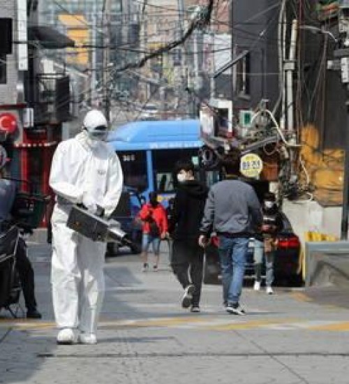 Coreia do Sul testa 35 mil pessoas após novo surto de covid-19.