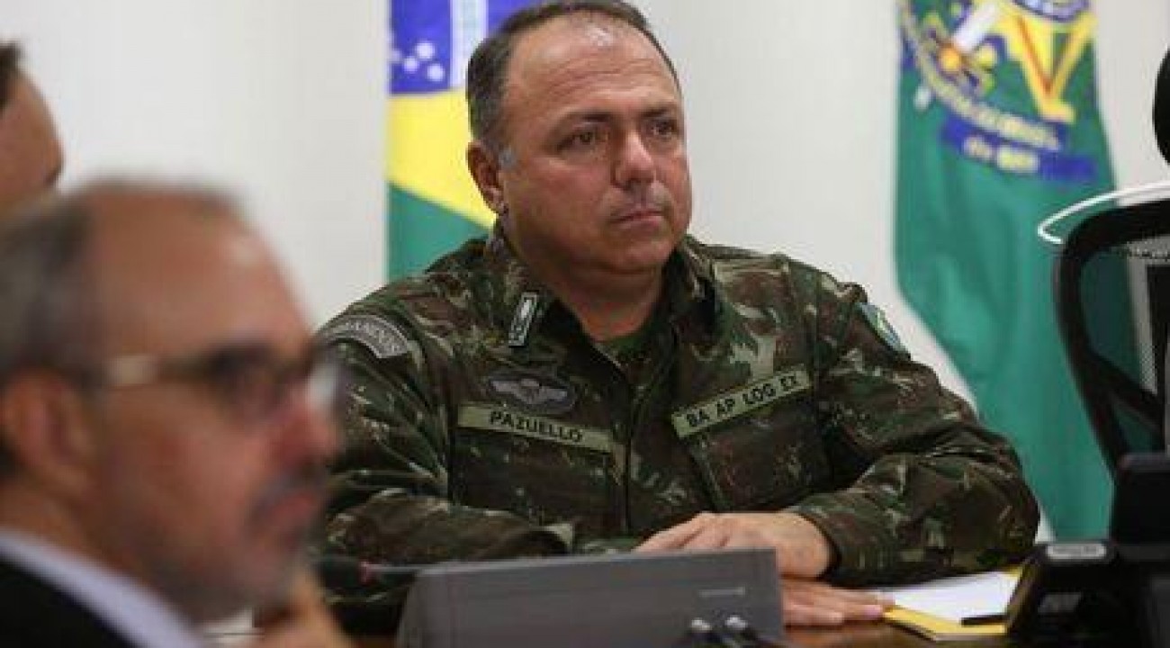 General Eduardo Pazuello assume Saúde interinamente após saída de Teich.