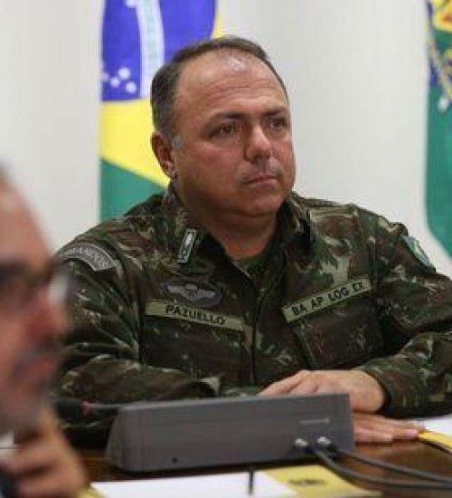 General Eduardo Pazuello assume Saúde interinamente após saída de Teich.