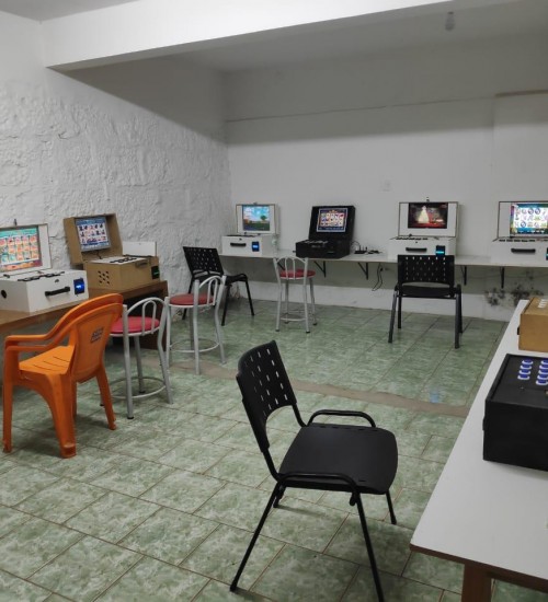 BM apreensão de máquinas de jogos de azar em Erechim.