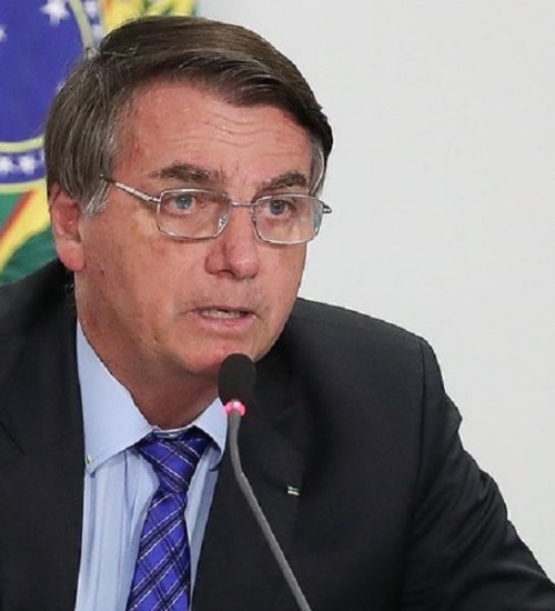 Bolsonaro oficializa coronel como número 2 do Ministério da Saúde.