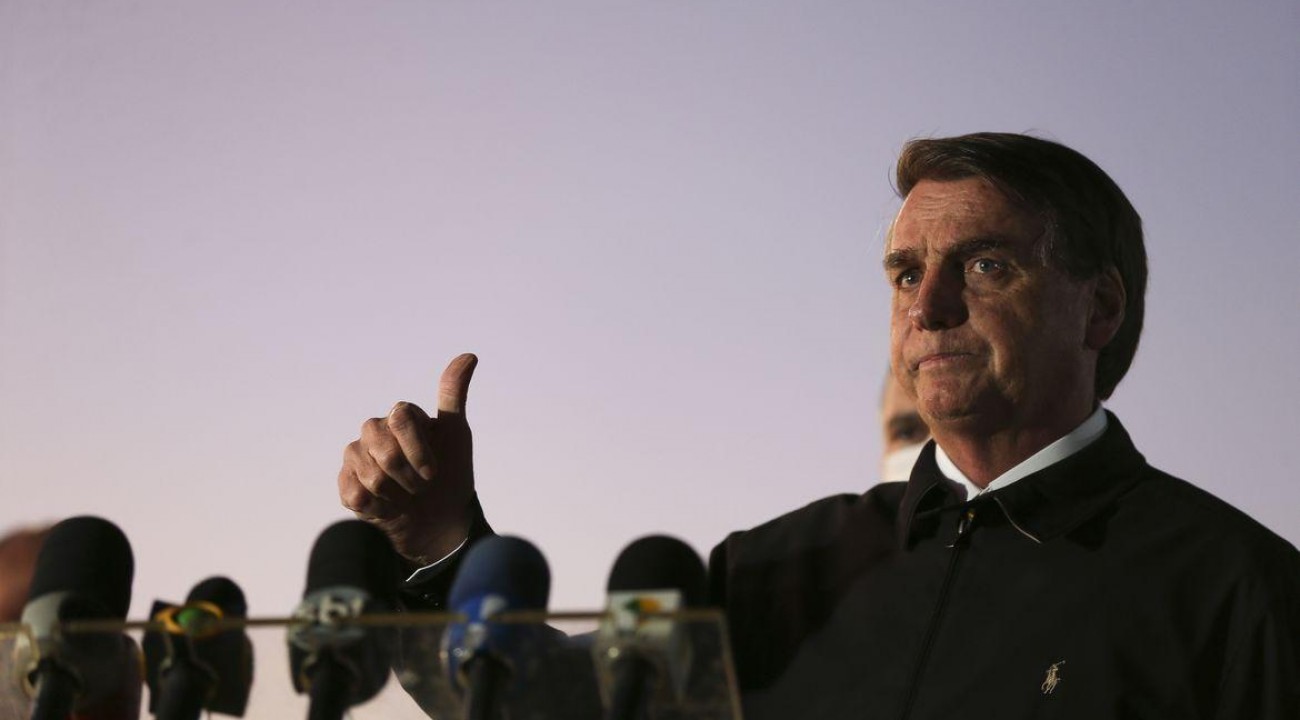 Bolsonaro pede que apoiadores não saiam às ruas no próximo domingo.