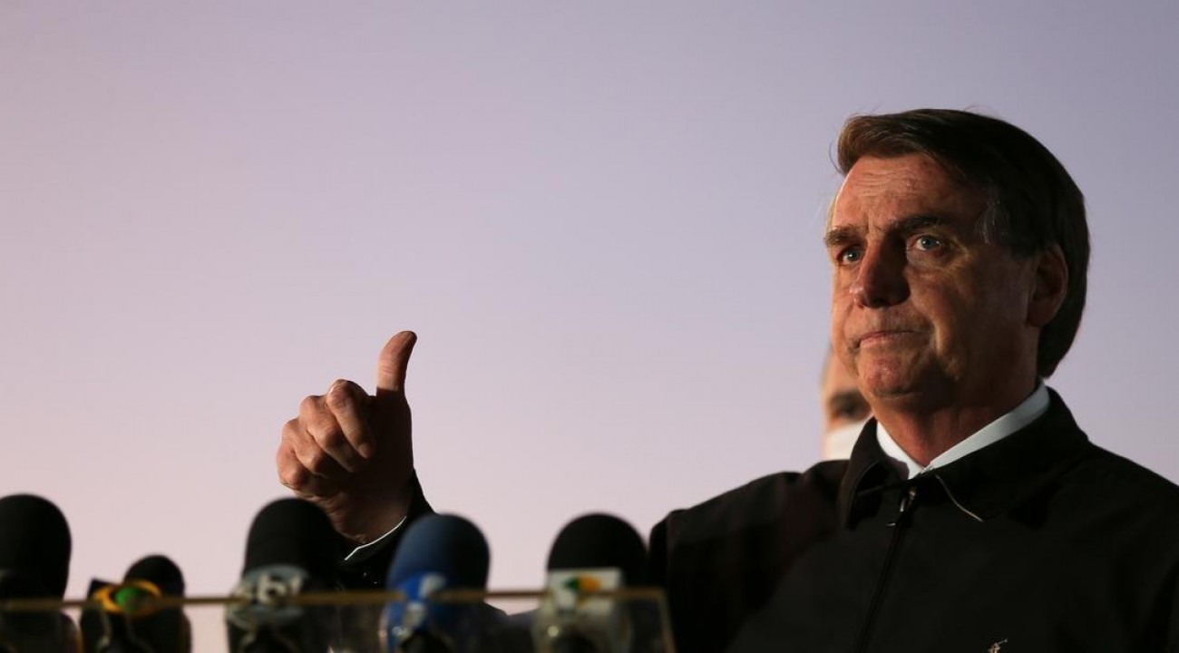 Alvo de 48 pedidos de impeachment, Bolsonaro diz que votos valerão até 2022.
